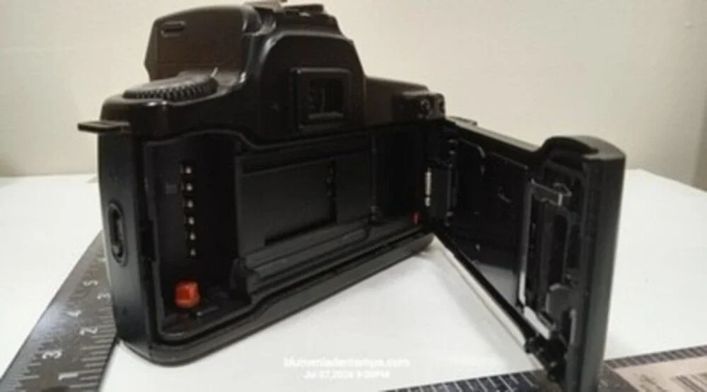Canon EOS 1000F N 35mm SLR film camera body in black.
